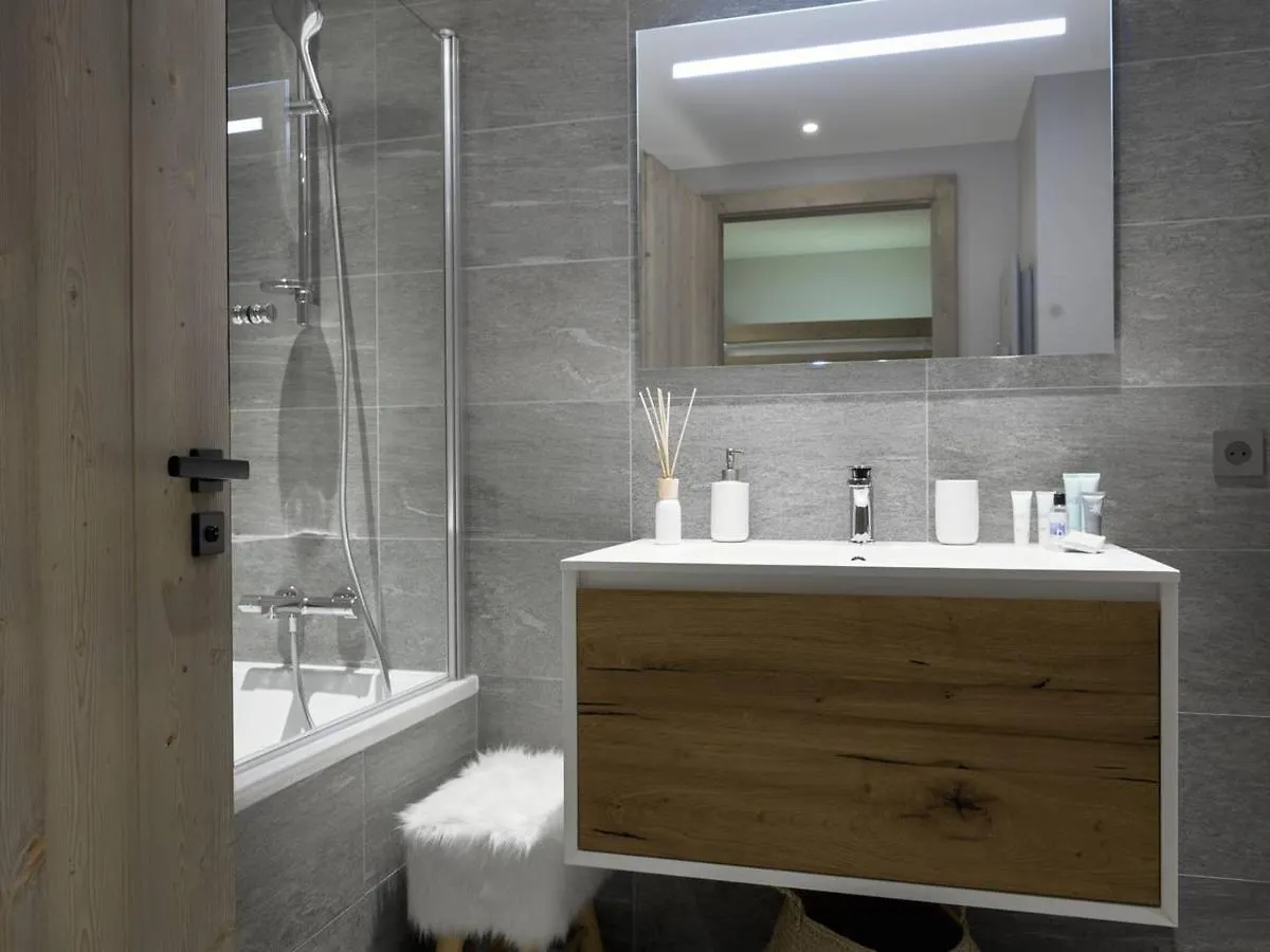 Appartement 96M² - 8 Pers - Courchevel Village - Centre Station & A Cote Des Pistes - Balcon - Spa - Fr-1-631-104 0*,